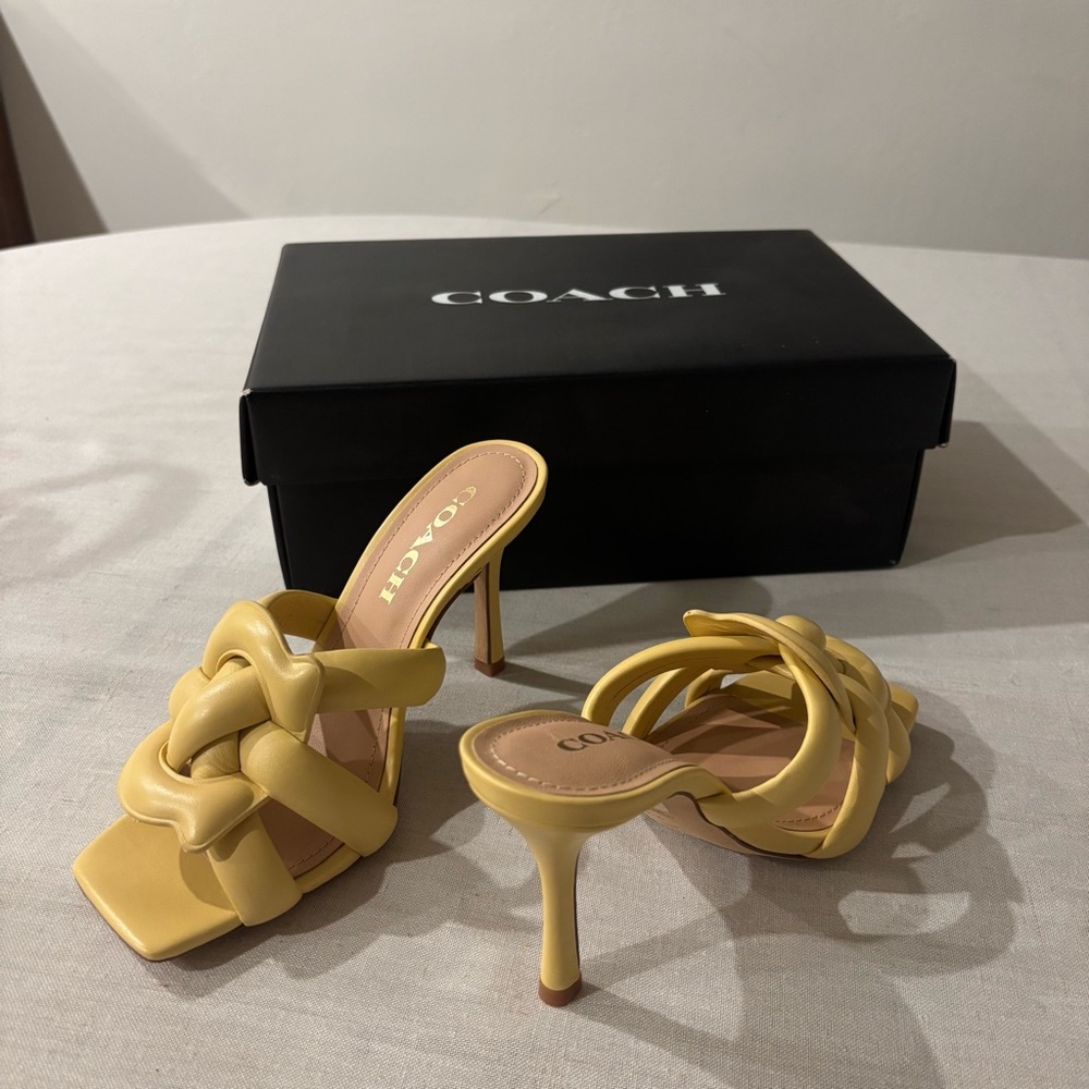 NEW Coach Kellie Butter Yellow Leather Sandal 6.5 | Minimal Chic